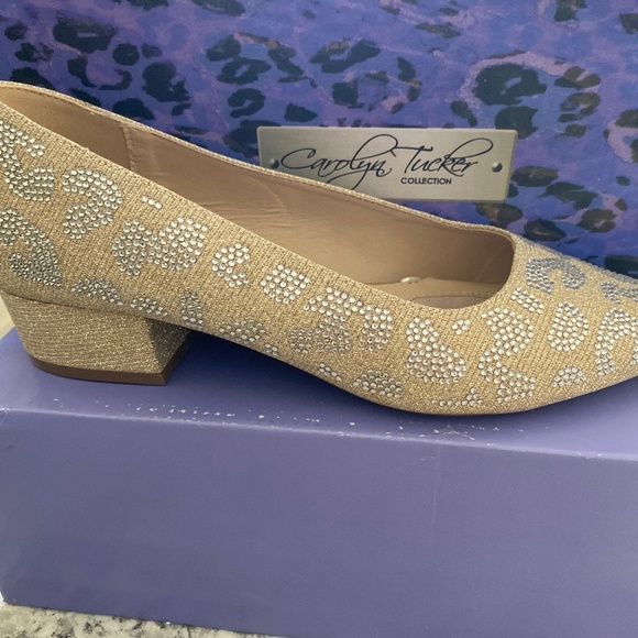 Carolyn Tucker two tone pumps - Picture 1 of 2